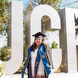 Meet your Posher, Adriana